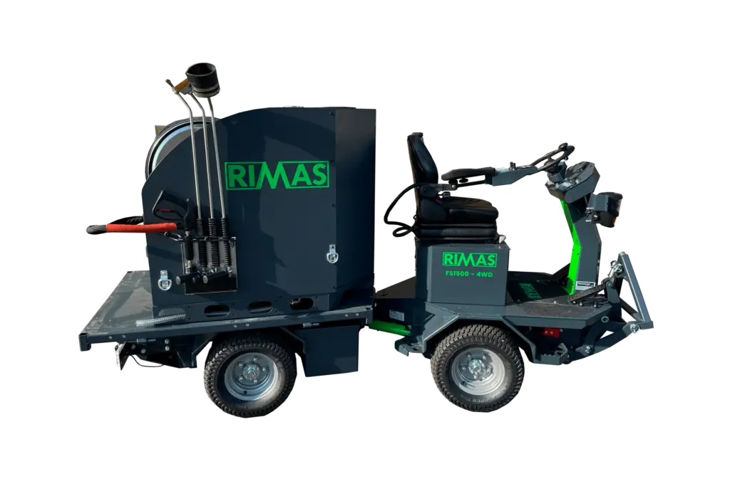Rimas FS 1500 Geräteträger mit Heißwasseranlage vor freigestelltem Hintergrund
