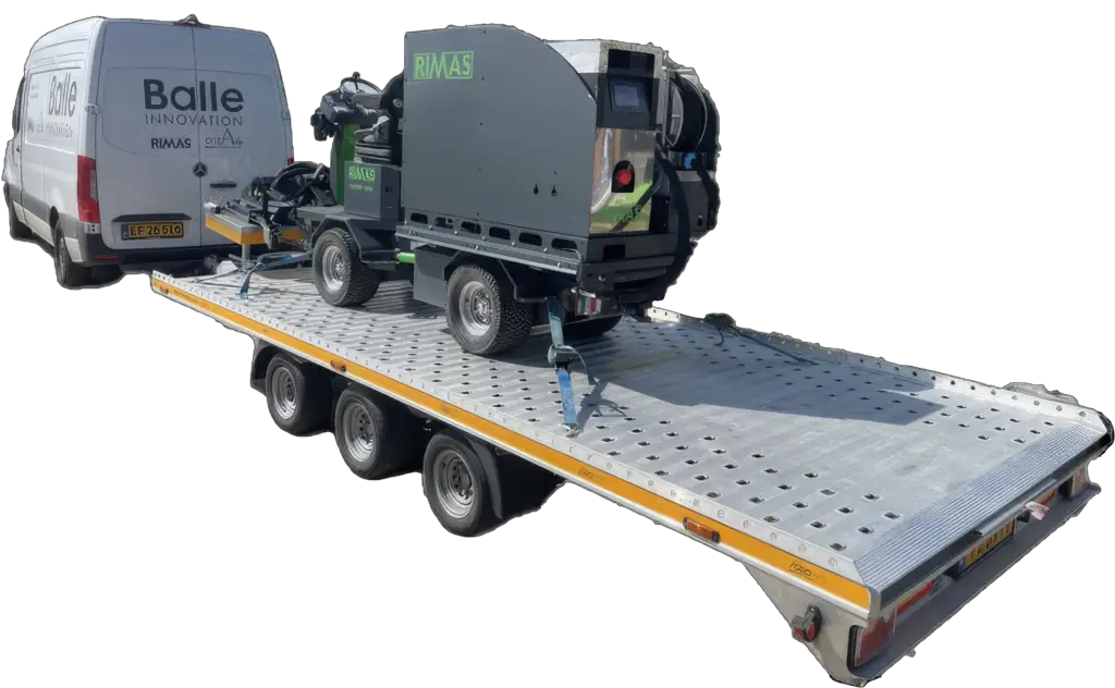 Bil med stor trailer